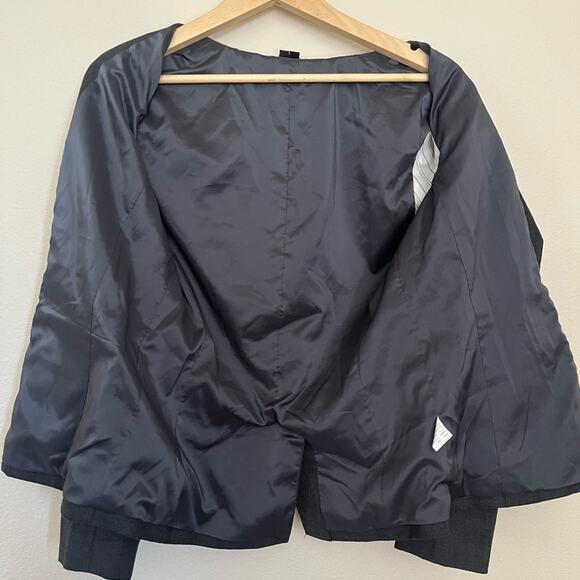 Theory Gray Wool Fully Lined One Button Blazer Minimalist Career
Size 10 - Picture 11 of 12